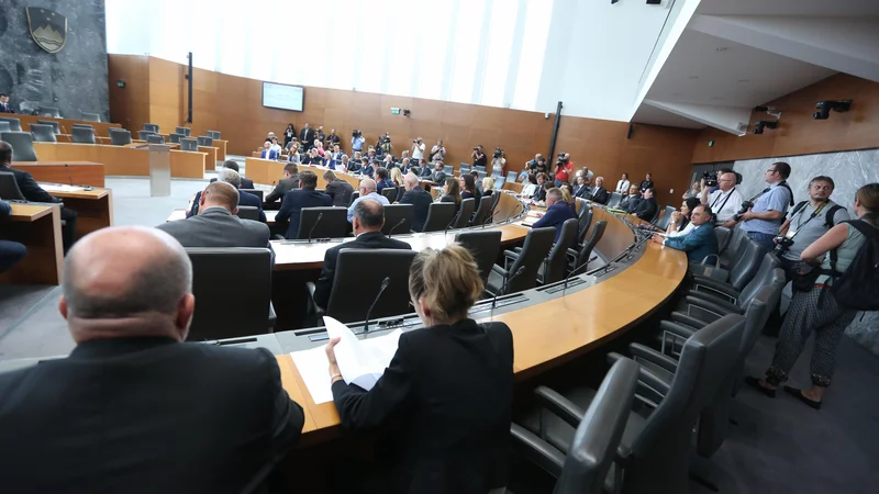 Fotografija: Danes bodo predstavniki LMŠ, SD, SMC, Desusa in Saba podpisali koalcijsko pogodbo. FOTO: Jure Eržen/delo