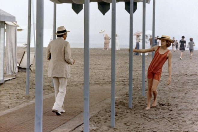 <strong>Lido</strong> – Filmsko priredbo romana Thomasa Manna iz leta 1912 <em>Smrt v Benetkah </em>(1971) je režiser Luchino Visconti posnel na beneškem Lidu, na morski obali, kjer poteka filmski festival. Grand Hotel des Bains, kjer se film tudi d