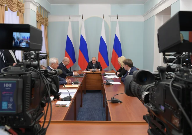 Ruski predsednik Vladimir Putin je v videonagovoru miril ljudi zaradi napovedane pokojninske reforme.<br />
Foto Reuters