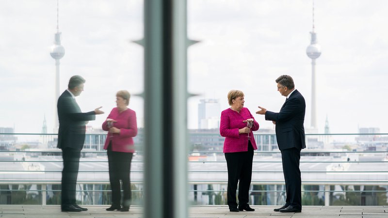 Fotografija: Hrvaška ima podporo Nemčije pri stališču, da je spor o meji s Slovenijo dvostransko vprašanje, in ne vprašanje Evropske unije, poroča danes Večernji list po torkovem srečanju nemške kanclerke Angele Merkel in hrvaškega premiera Andreja Plenkovića v Berlinu. FOTO: Reuters