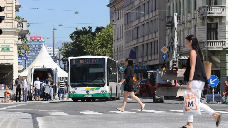 Fotografija: Mestni avtobusi se bodo vrnili na običajne trase
FOTO Tomi Lombar