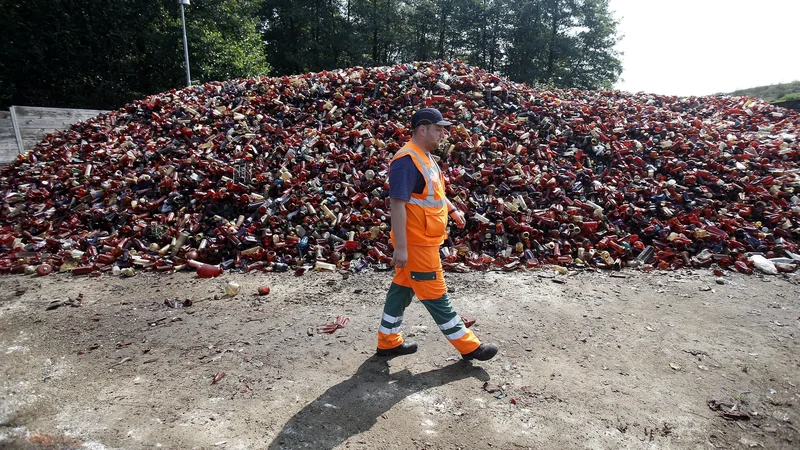 Fotografija: Deponija odpadnih sveč ljubljanske Snagi na Barju. FOTO: Blaž Samec/Delo