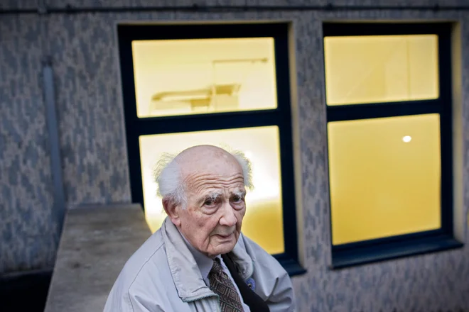 Sociolog Zygmunt Bauman meni, da je problem današnjega časa, da smo vedno bolj izrinjeni iz polisa, ven iz družbe z drugimi ljudmi. Foto: Voranc Vogel Foto