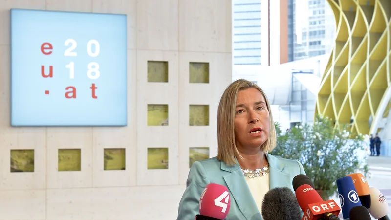 Fotografija: Nekdanji posebni odposlanci EU v BiH so Federici Mogherini poslali pismo, v katerem jo svarijo pred posledicami spreminjanja meja na Balkanu. FOTO: Herbert Neubauer/AFP