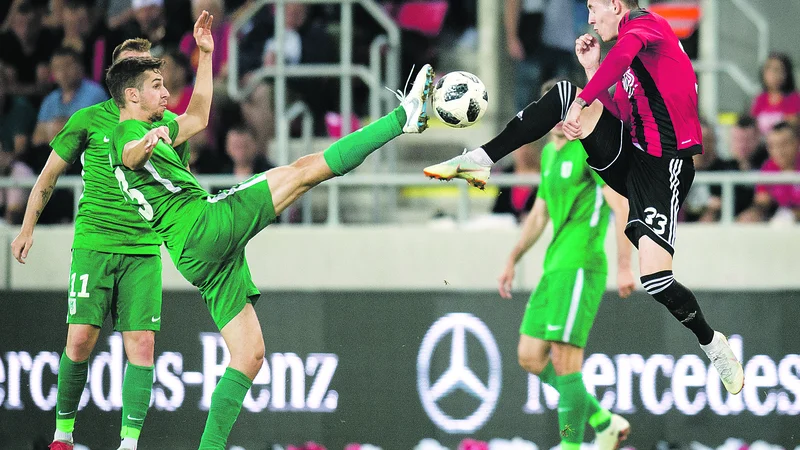 Fotografija: Nik Kapun se je težko meril s Spartakovimi silaki, a je z golom zabelil najlepšo akcijo na tekmi. Foto SPS/NK Olimpija Ljubljana