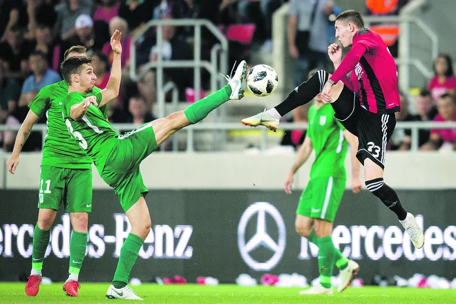Nik Kapun se je težko meril s Spartakovimi silaki, a je z golom zabelil najlepšo akcijo na tekmi. Foto SPS/NK Olimpija Ljubljana