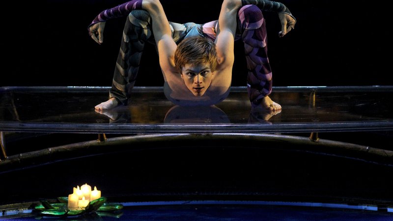 Fotografija: Portret nastopajočega umetnika v najnovejši predstavi znamenitega Cirque de Soleila z naslovom Luzia, ki je imela premiero v mehiškem mestu Guadalajara. FOTO: Ulises Ruiz/AFP