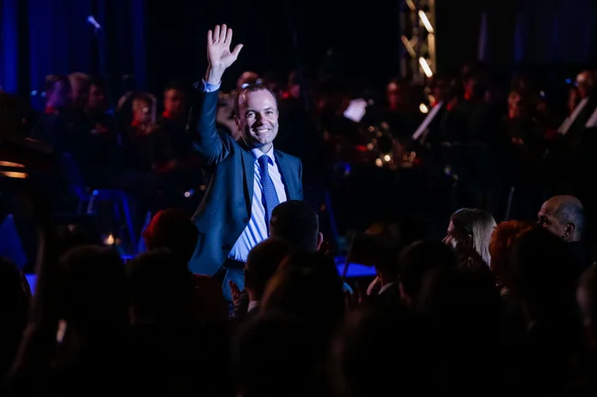 Če bo evropsko komisijo vodil Manfred Weber, bo morda politično preživel tudi dolgoletno kanclerko. FOTO: STA
