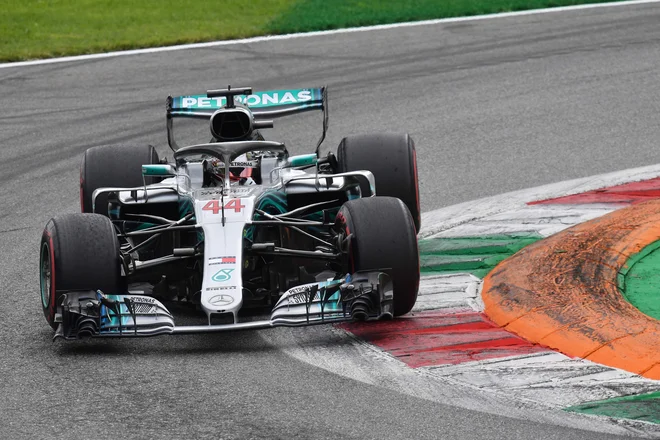 Lewis Hamilton je glavnega tekmeca izgubil že v uvodnem krogu. FOTO: Andrej Isaković/AFP