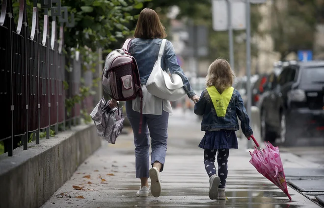 Da bi bila pot v šolo varna, bo do nedelje potekala preventivna akcija Začetek šolskega leta, namenjena varni vključitvi otrok v promet. FOTO: Blaž Samec/Delo