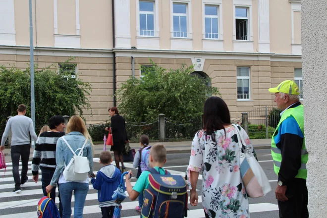 &quot;Najslabše je, če starši ali celo stari starši niso zgled in kršijo prometne predpise,&quot; pravijo gasilci. FOTO: Simona Fajfar
