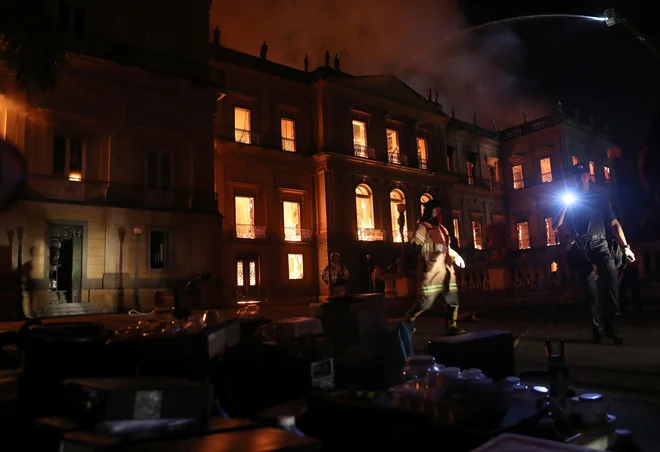 Hidranti v bližini muzeja so bili pokvarjeni. FOTO: Reuters