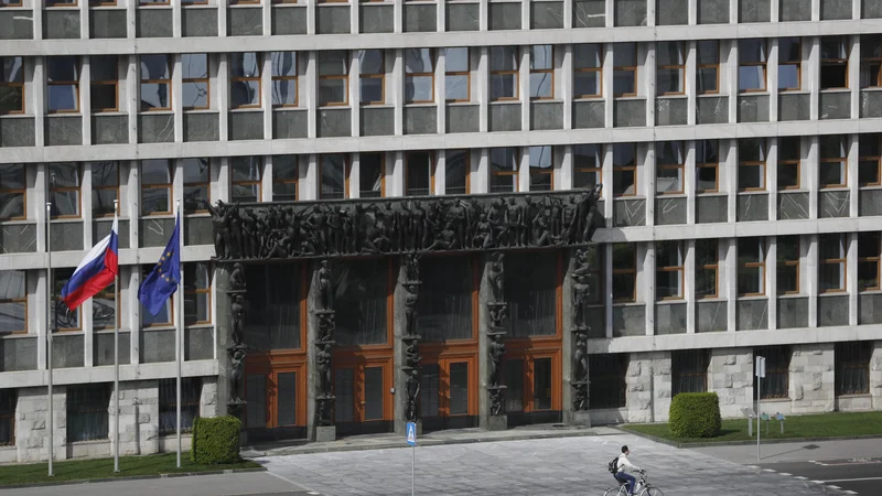 Fotografija: Do četrtka se bo pred državnozborskimi delovnimi telesni zvrstila šestnajsterica, ki so jih LMŠ, SD, SMC, Desus in Sab predlagali za ministre. Foto Leon Vidic