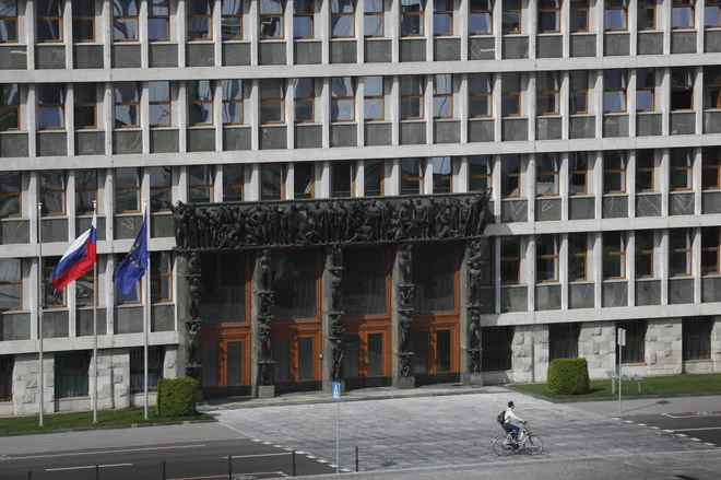 ​Do četrtka se bo pred državnozborskimi delovnimi telesni zvrstila šestnajsterica, ki so jih LMŠ, SD, SMC, Desus in Sab predlagali za ministre. Foto Leon Vidic