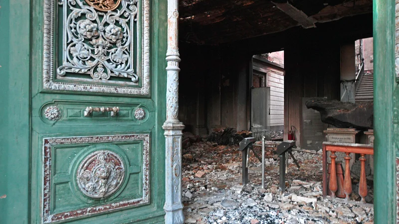 Fotografija: Narodni muzej v Riu de Janeiru lahko na ogled ponudi samo še pepel. FOTO: AFP