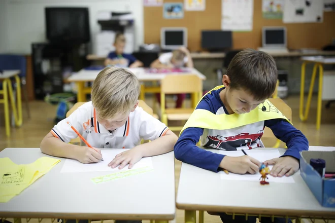 Tilen in Bor: &raquo;Midva sva pa prva črva.&laquo; FOTO: Uroš Hočevar/Delo