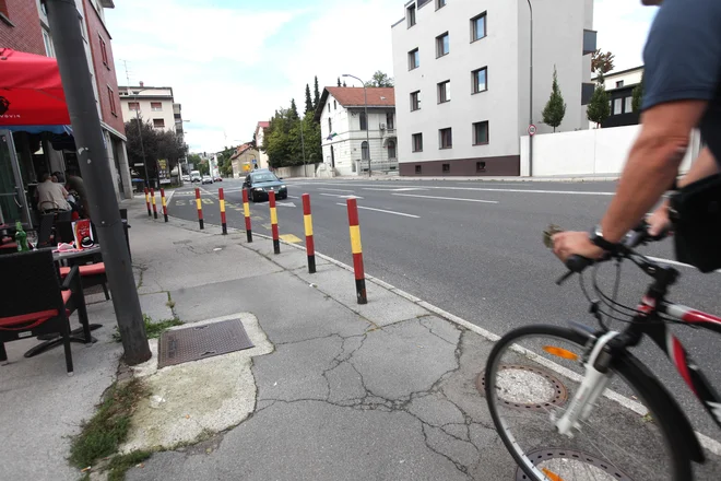 Avtobusi bodo po obnovi ustavljali na vozišču, potniki bodo čakali pod nadstreškom na sedanjem postajališču<br />
FOTO Mavric Pivk