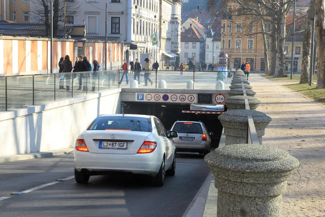 Ocena parkirnih hiš je bila izvedena v sklopu primerjalnih ocenjevanj, ki jih Mednarodni inštitut za potrošniške raziskave (MIPOR) izvaja v okviru koncesije RS za opravljanje javne službe izvajanja primerjalnih ocenjevanj blaga in storitev. FOTO: Leon Vid