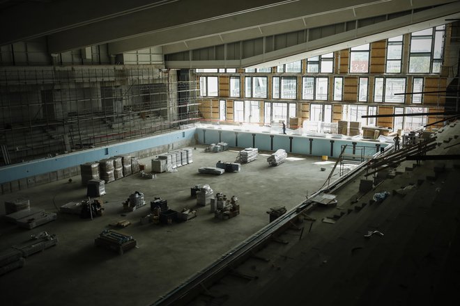 Za obnovo olimpijskega bazena v poslovni stavbi Solis je koprska občina samo letos namenila 8,1 milijona evrov. FOTO: Uroš Hočevar