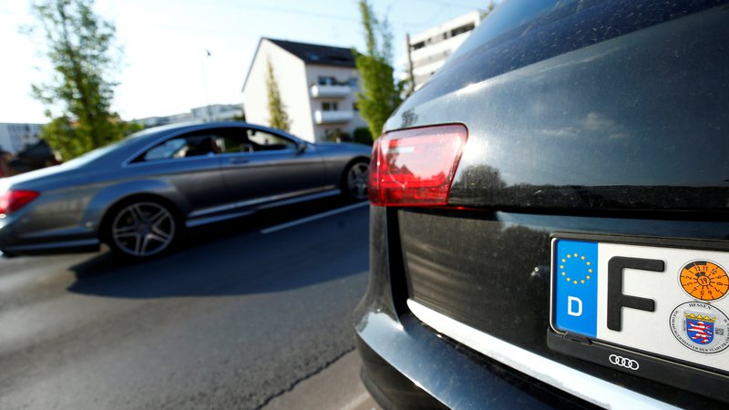 Fotografija: V frankfurtski mestni vladi razočarano ugotavljajo, da ne plačujejo le napak avtomobilske industrije, ampak tudi zvezne vlade. FOTO: Ralph Orlowski Reuters