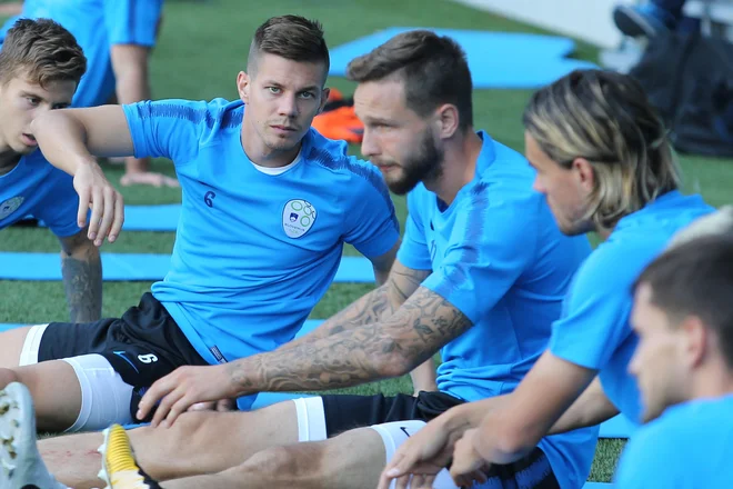 Eden od ključnih adutov Slovencev bo Miha Zajc (drugi z leve, levo Luka Zahović, desno Tim Matavž in Rene Krhin).