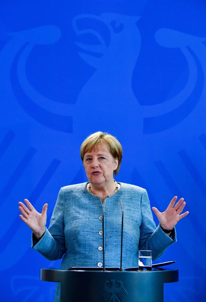 Za Angelo Merkel so pomembni tudi notranjepolitični razlogi Webrove kandidature. FOTO: John Macdougall/Afp