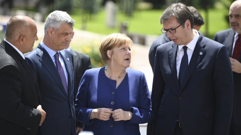Fotografija: Thaçi in Vučić maja v Sogiji z nemško kanclerko Angelo Merkel FOTO: Donev/Pool via Reuters
