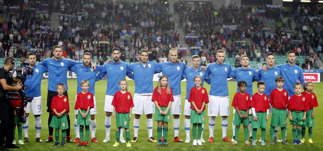 Slovenska nogometna reprezentanca (na fotografiji pred tekmo z Bolgari) bo doživela na Cipru kadrovske spremembe.
