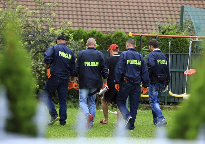 Slovenski policisti so izvedli hišne preiskave v povezavi s Štajersko vardo. Foto/Ap