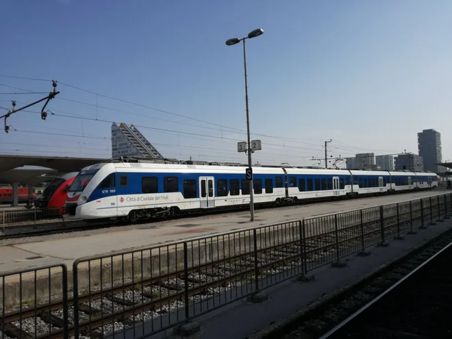 Vozni red je sicer organiziran tako, da bodo lahko potniki iz Trsta pot nadaljevali z regionalnimi vlaki.&nbsp;FOTO: Slovenske železnice