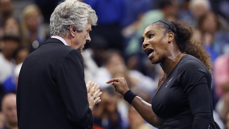 Fotografija: Serena Williams se je zapletla v besedni dvoboj s sodnikom. FOTO: Adam Hunger/Ap