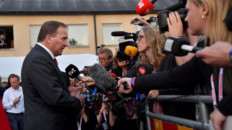 Fotografija: Socialni demokrati premiera Stefana Löfvena so sodeč po vzporednih volitvah na tokratnih parlamentarnih volitvah prejeli 5,6 odstotne točke manj kot na volitvah leta 2014. FOTO: Reuters
