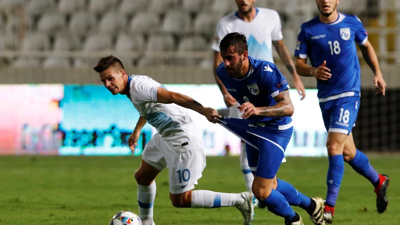 Fotografija: Tribune v Nikoziji so samevale. FOTO: Reuters