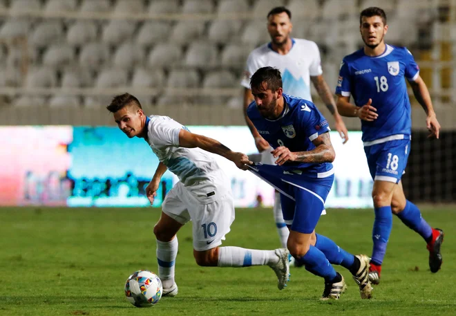 Tribune v Nikoziji so samevale. FOTO: Reuters
