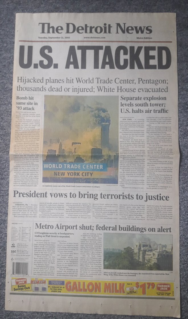Naslovnice svetovnega tiska po napadu na ZDA. Foto Muzej Tiska