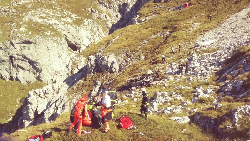 Fotografija: Nesreč na Mangartskem sedlu. FOTO: GZ Bovec