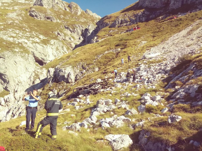 Nesreča se je zgodila pri prvem tunelu v smeri Strmca. FOTO: GZ Bovec