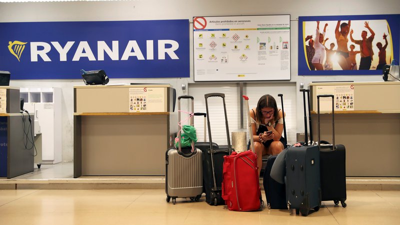 Fotografija: Ryanairovi zaposleni tokrat stavkajo v Nemčiji. FOTO: Susana Vera/Reuters