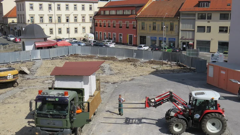 Fotografija: Sredi prikupnega mestnega jedra bo zdaj velikanski prireditveni prostor. FOTO: Franc Milošič Foto Franc Milosic