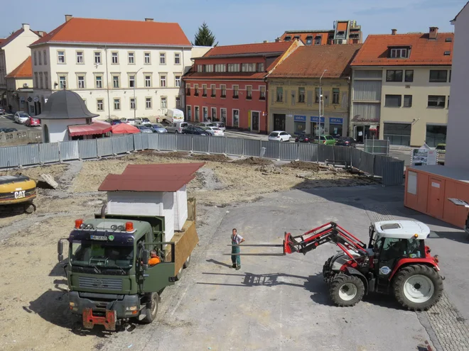 Sredi prikupnega mestnega jedra bo zdaj velikanski prireditveni prostor. FOTO: Franc Milošič Foto Franc Milosic