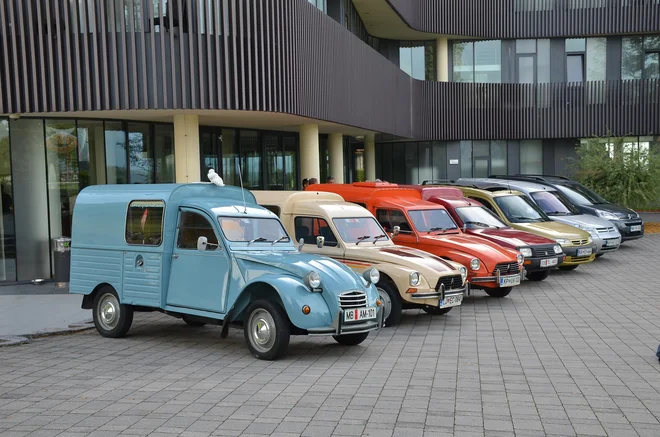 Na trgu se je berlingo pojavil leta 1996, ampak znamka je imela že prej vrsto modelov s približno podobno vlogo, začenši z malim kombijevskim spačkom (prvi z leve). FOTO: Gašper Boncelj