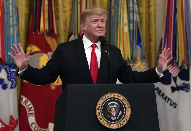 Donaldu Trumpu so leta 2016 do volilne zmage pomagali <a href="https://www.delo.si/tag/rusija" target="_blank">Rusi</a> s kampanjo na družbenih medijih in s krajo informacij z demokratskih računalnikov, česar pa ne priznava. FOTO: AP
