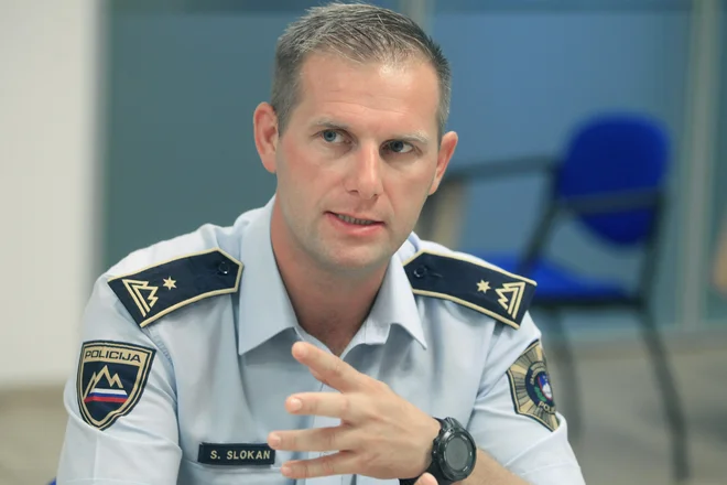 Simon Slokan, generalna policijska uprava: »Okolica je nekoč videla nasilneža v šoli, danes pa se je to preselilo v otroško sobo, kjer prek viberja, whatsappa in drugih omrežij sošolcem pošljem, da je Simon Slokan največja budala.«