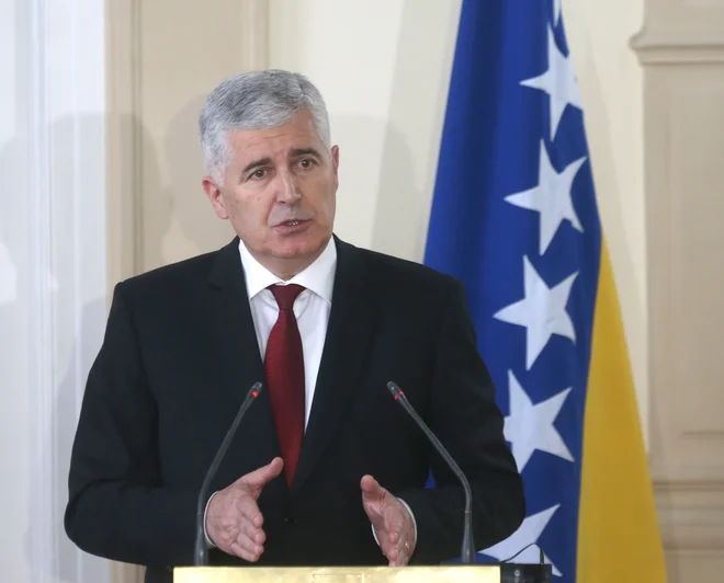 Odločitev ustavnega sodišča je posledica pritožbe bivšega predsednika spodnjega doma parlamenta BiH Boža Ljubića, ki je zdaj saborski poslanec hrvaške diaspore. FOTO: Reuters