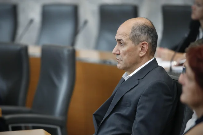 Janez Janša, predsednik stranke SDS, ocenjuje, da je vsak dan vlade Marjana Šarca, izgubljen dan. Foto: Uroš Hočevar