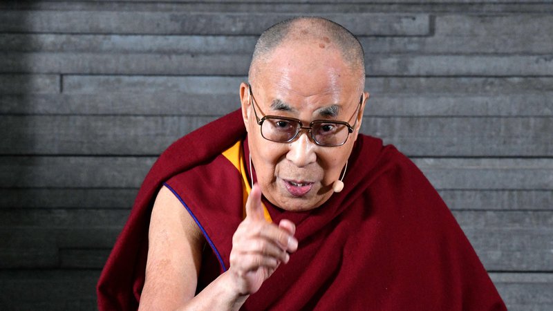 Fotografija: Dalajlama je že prej govoril o beguncih v Evropi. Pred dvema letoma je izjavil, da nemčija »ne more postati arabska država, ker je Nemčija Nemčija«. FOTO: AFP