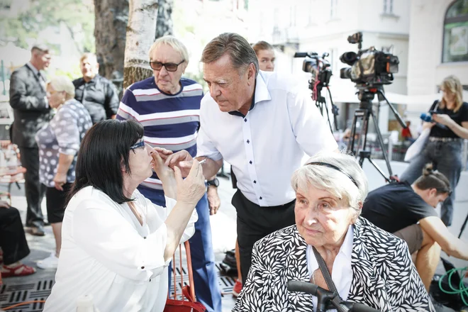 Svetlana Makarovič, Tone Fornezzi Tof in Zoran Janković med objavo kandidature za župana Mestne občine Ljubljana na prihajajočih lokalnih volitvah. FOTO: Uroš Hočevar/Delo