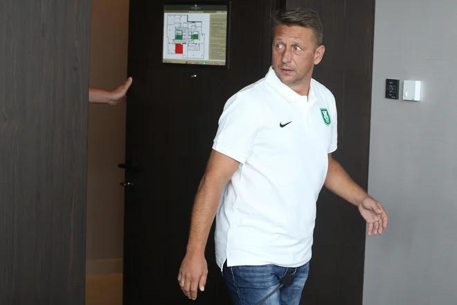 Nekdanji odlični igralec in trener dunajskega Rapida Zoran Barišić se je z Olimpijinimi nogometaši nekaj dni spoznaval tudi v Kranjski Gori.<br />
Foto Tomi Lombar/Delo
