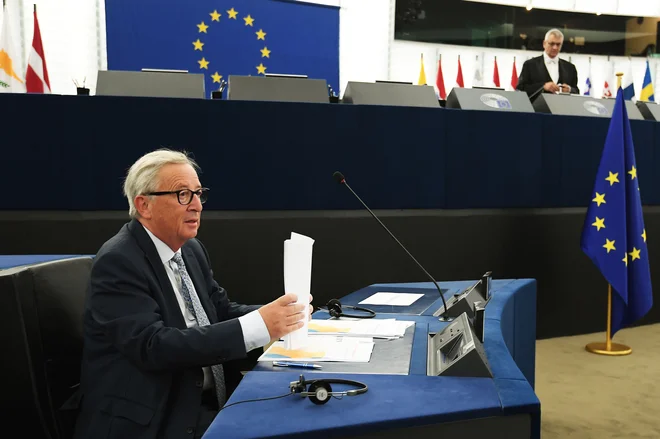 Juncker naj bi, tudi na prošnjo hrvaškega premierja Andreja Plenkovića, nasvet lastne pravne službe ignoriral. FOTO: Frederick Florin/Afp
