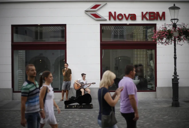 Zakon, ki bi razlaščenim delničarjem in lastnikom podrejenih obveznic bank zagotovil sodno varstvo in jim omogočil dostop do dokumentov in podatkov, ki so bili podlaga za izbris, pet let po izbrisu še vedno ni sprejet. Foto Blaž Samec